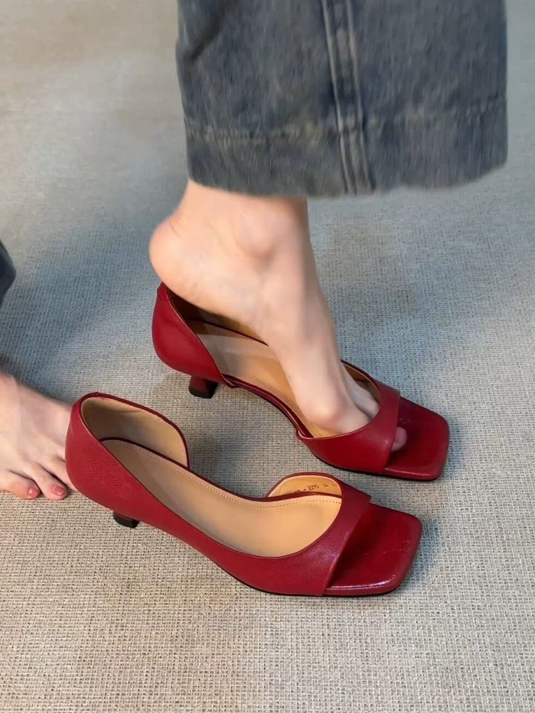 Версия из овчины ~ 2025, новые женские сандалии на высоком каблуке с квадратным носком и неглубоким носком во французском ретро-стиле, с боковыми полостями из натуральной кожи