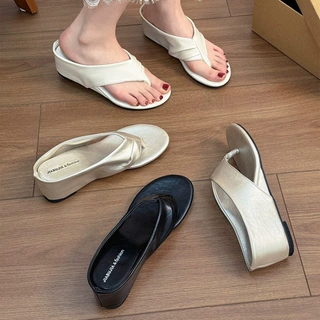 复古法式夹趾人字拖鞋女夏季外穿2026新款一脚蹬设计感低跟凉拖鞋
