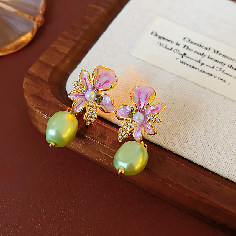 Pendientes vintageins de mediana edad de nicho retro Pendientes de lujo ligero de alta calidad al por mayor Pendientes de estilo de pintura al óleo de esmalte femenino image 25