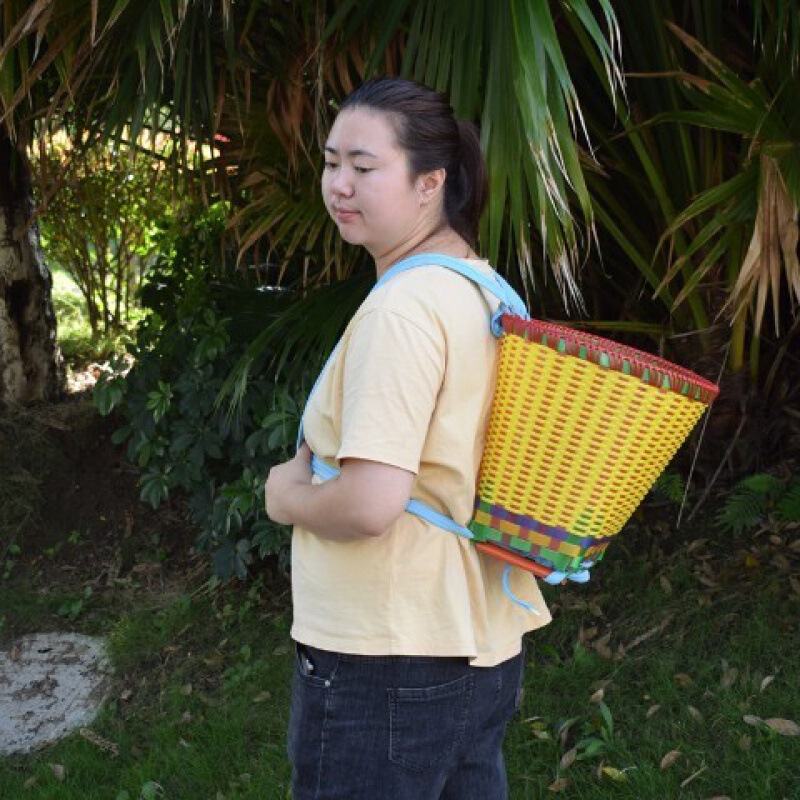 プラスチック製のかごは大人の大サイズで摘み取って、野菜を買うダンス道具を集めてお茶を採取してバスケットを整理する|undefined