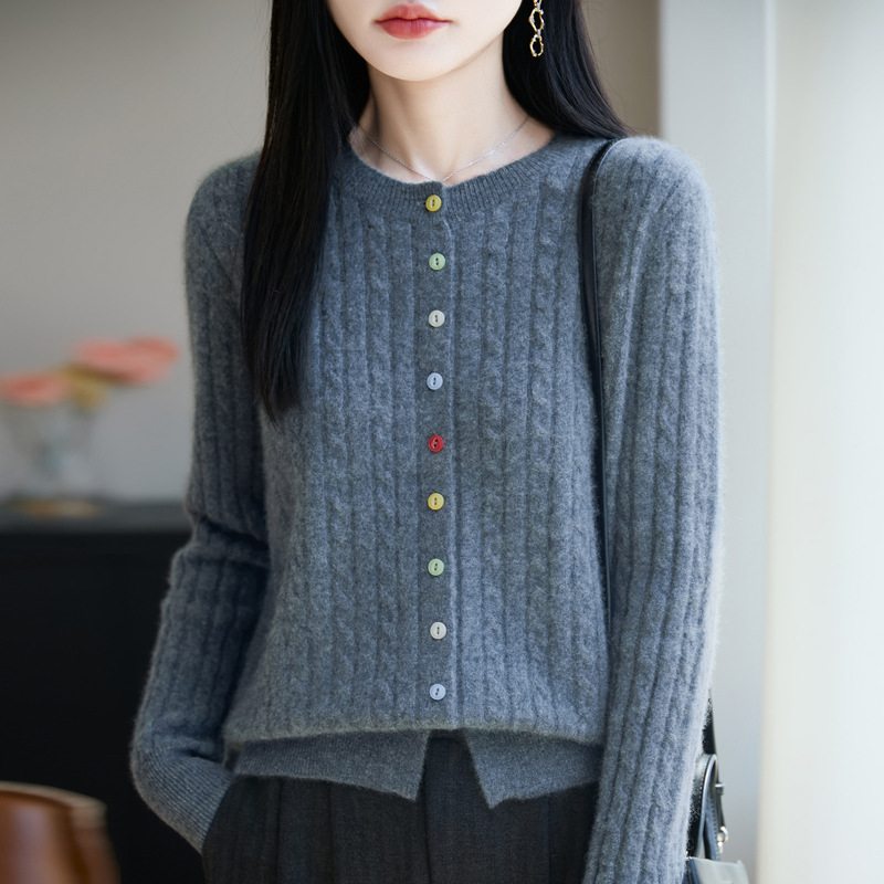 100%纯羊毛2025秋冬新女式宽松圆领扭花彩扣打底上衣针织开衫外套|undefined