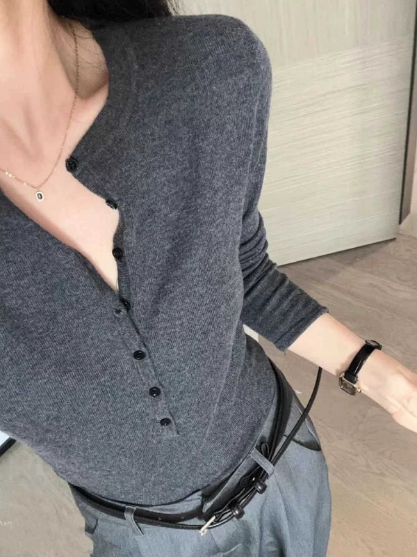 老钱风精纺羊毛针织衫女修身正肩上衣25新款秋冬v领修身内搭打底|undefined
