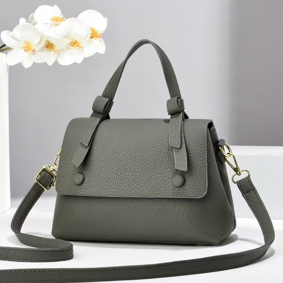 Bolso bandolera imprescindible para niñas ligeras Bolso bandolera de mujer Bolso diagonal de silla de montar 2025 Bolso diagonal de nueva moda Pequeño