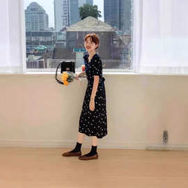 6588温柔气质法式复古V领碎花连衣裙女夏季2024新款短袖系