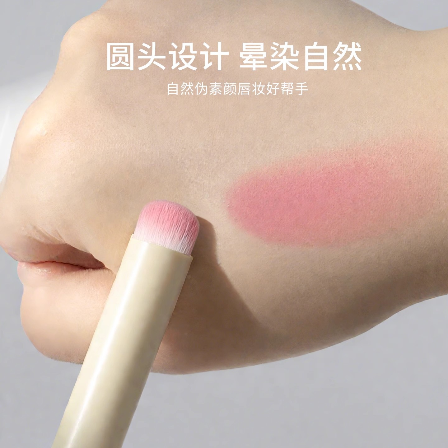 Los fabricantes venden al por mayor pequeños bollos al vapor, brochas de maquillaje, cepillos correctores de tres piezas, cepillos de labios oblicuos, cepillos de manchas que no dejan marcas, cabeza de hongo de esponja