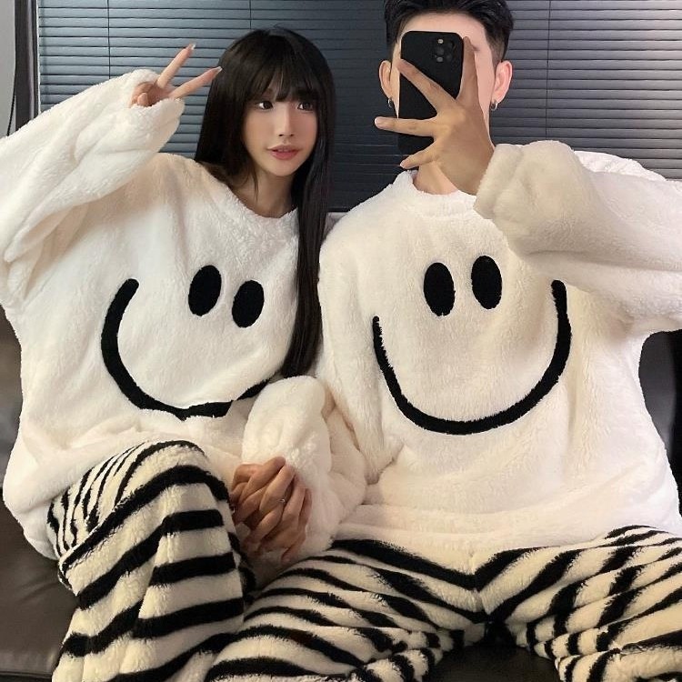 2024秋冬サンゴのベルベットのカップルのパジャマにベルベットをつけてカップルの笑顔の家の服のスーツを厚くして暖かくて着ることができる|undefined