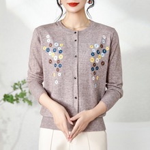 源头工厂开衫女士中老年洋气绣花针织上衣秋冬新款圆领毛衣外套女