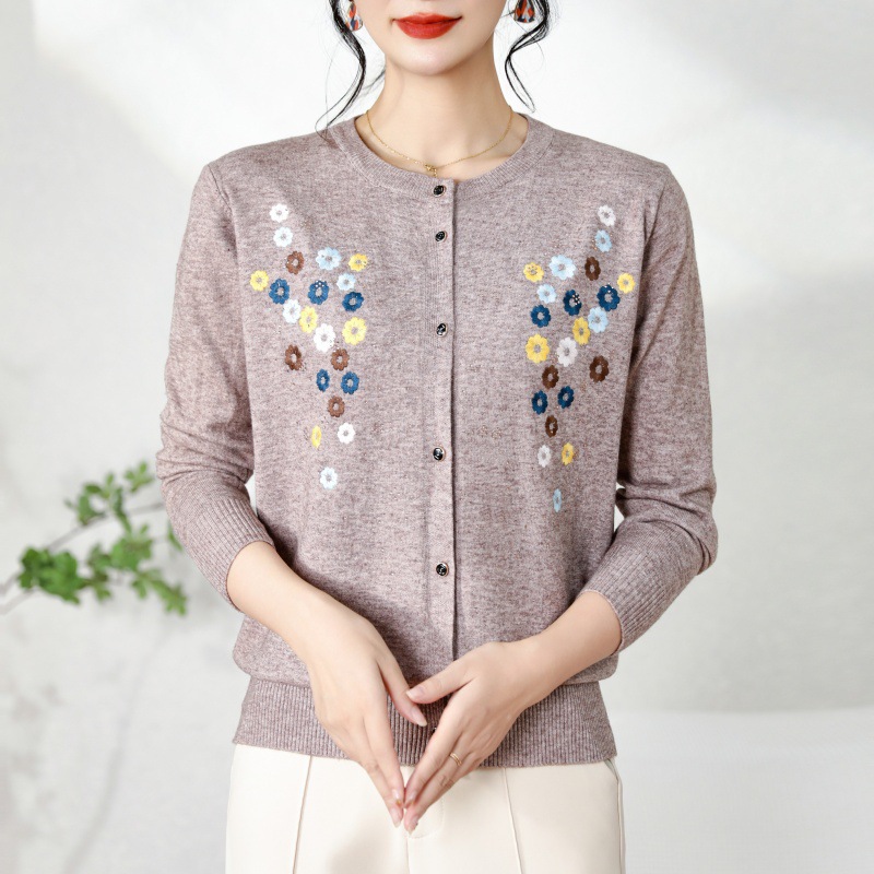 源头工厂开衫女士中老年洋气绣花针织上衣秋冬新款圆领毛衣外套女