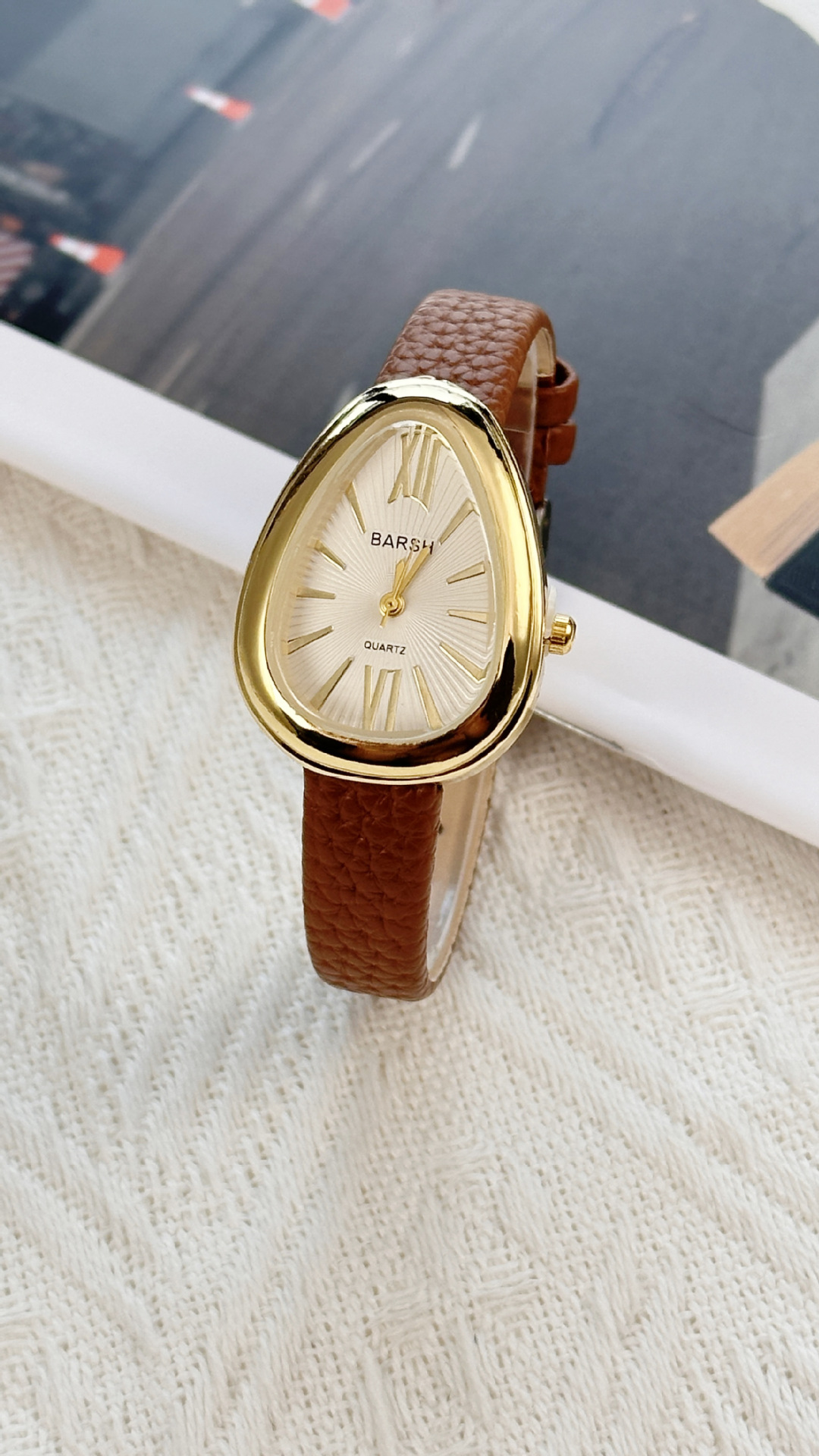 50g Weight Ordinary Glass Mirror Material Imitation Leather Strap Material Watch Classification Pointer+Number Display Type Buckle Buckle Style Drop shape Dial Shape Quartz Movement Women's Gender Retro Solid Color Buckle Quartz Watch Women's Watches 16