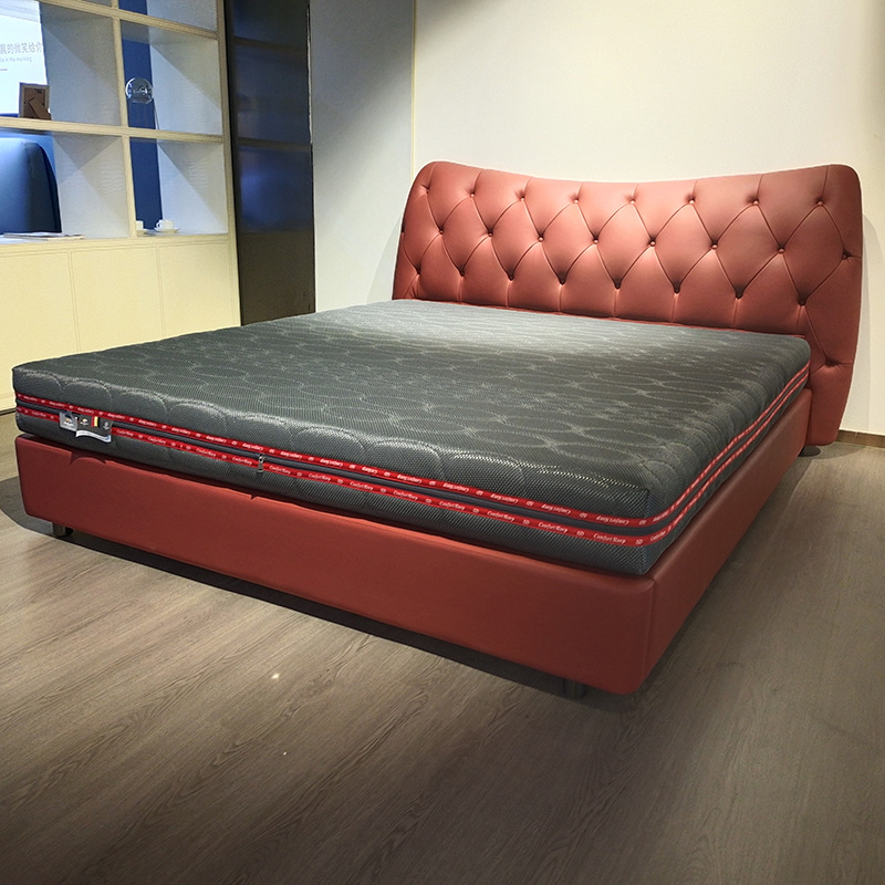 現代簡約真皮床設計師月球表面拉扣床意式極簡小戶型主臥雙人床