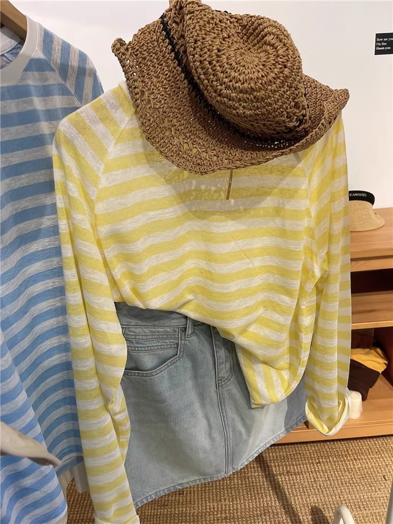 シンプルなカジュアルなゆったりとした肩の袖のストライプの長袖tシャツ女性の夏の日焼け止めシャツのエアコンのブラウスの上着