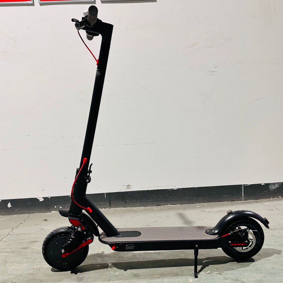 Overseas warehouse straight hair electric scooter 8.5 inch folding scooter driving two-wheeled scooter mini electric car