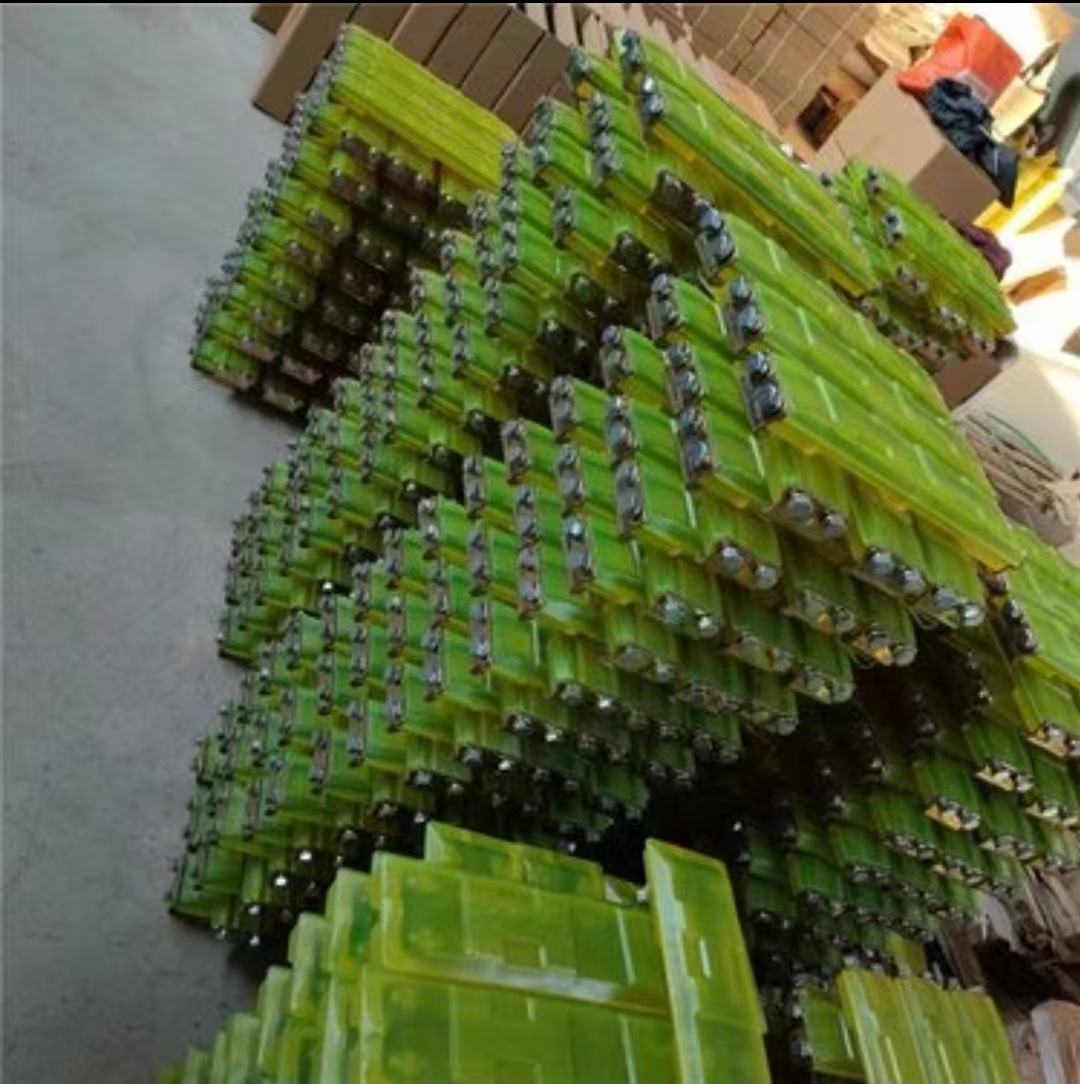 挖机链板胶块聚氨酯浇筑牛筋胶块加厚耐磨胶块微挖小挖履带板胶块