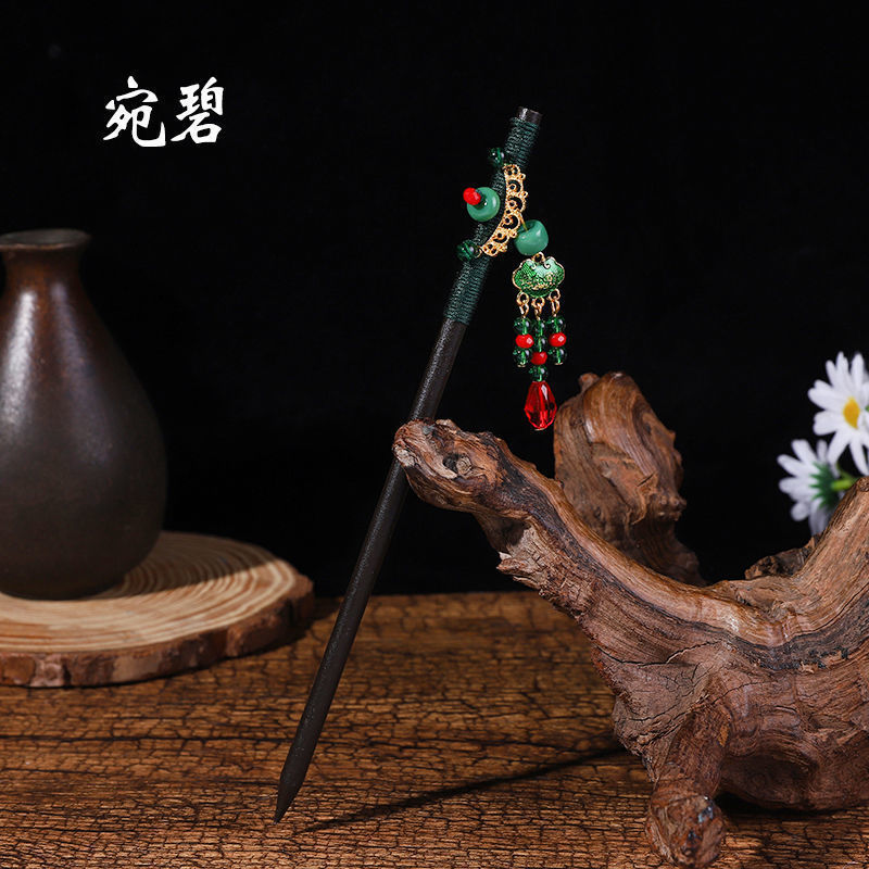 黒檀の木のかんざしのフリンジをまねて、かんざしの子供の古風な頭飾りをします。|undefined
