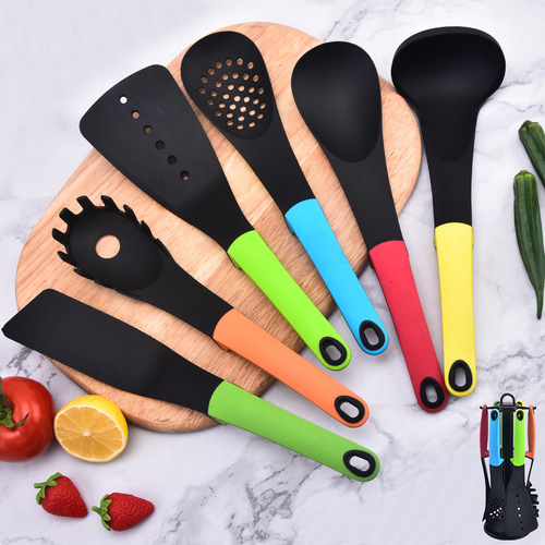 Manufacturer wholesale nylon kitchenware seven-piece set with colorful handles non-stick cooking spoon and spatula with hanging rack kitchenware set