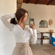 韩国代购东大门新款褶皱V领打底衫女秋冬洋气内搭白色长袖T恤