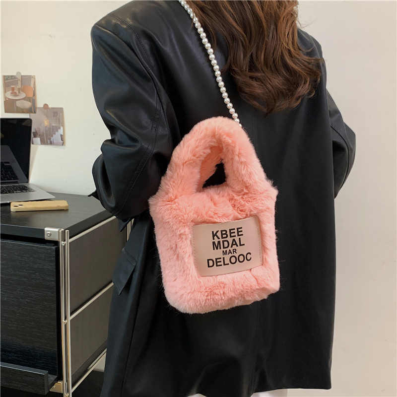 2023 New Winter, Autumn, Winter Versatile, High end, and Small Crowd Crossbody for Women Plush Bucket Chain Bag_voghion.com