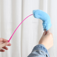 猫のおもちゃは猫の棒を笑わせます。