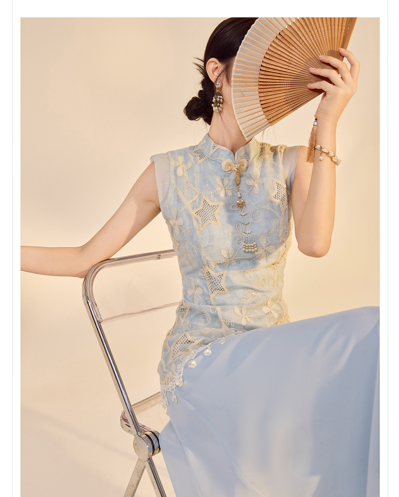 Váy sườn xám thêu hoa đào kiểu Trung Quốc mùa hè, thiết kế xẻ tà ôm sát gợi cảm — Ánh trăng xanh lam, Màu trắng be chi tiết 10