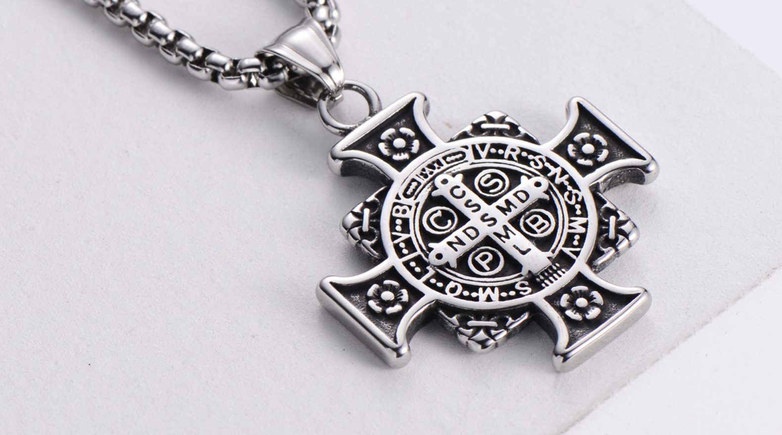 15g Weight 18K Gold Plated Plating Material 304 Stainless Steel Chain Material Business, Festival Occasion 304 Stainless Steel Material Cartoon Character Pattern Men'S Gender Fashion Style Fashion Cartoon Character 304 Stainless Steel 18K Gold Plated Men'S 8