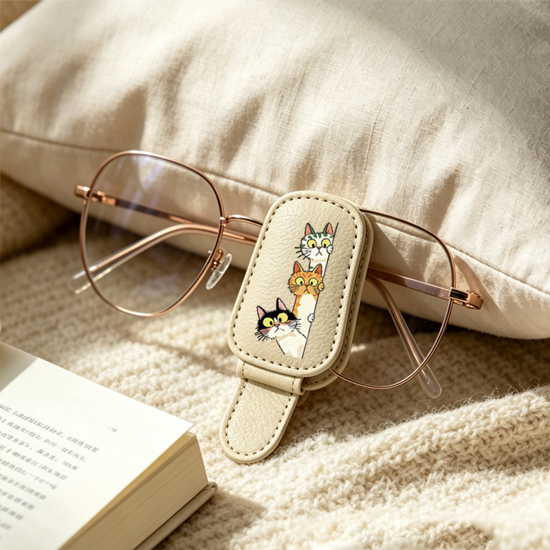 Beige cross-border bestseller sunglasses holder, creative car sun visor storage, three-cat car glasses clip