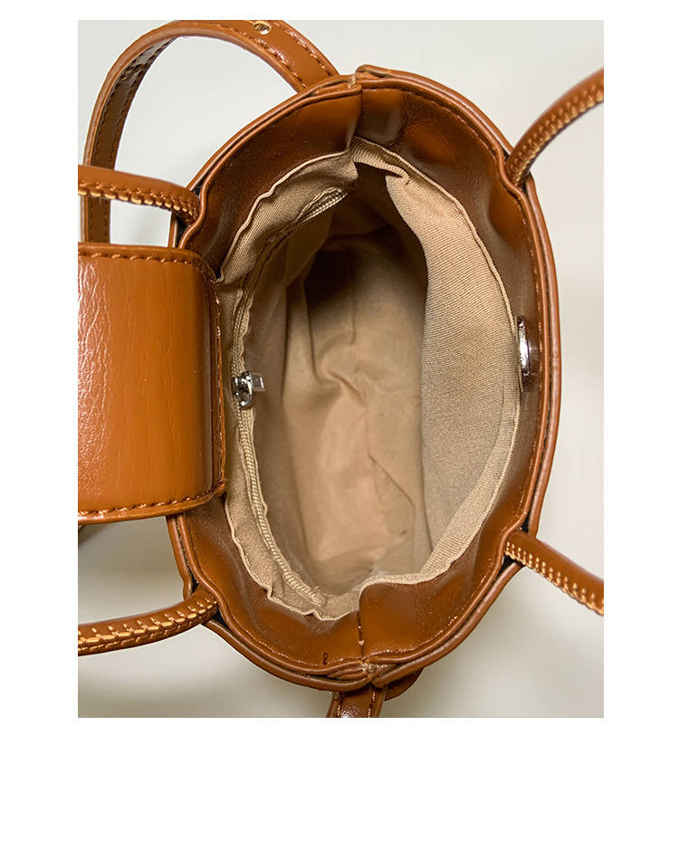 Korean style simple and fashionable woven mobile phone bag for women 2025 summer new seaside vacation crossbody straw woven bucket bag undefined
