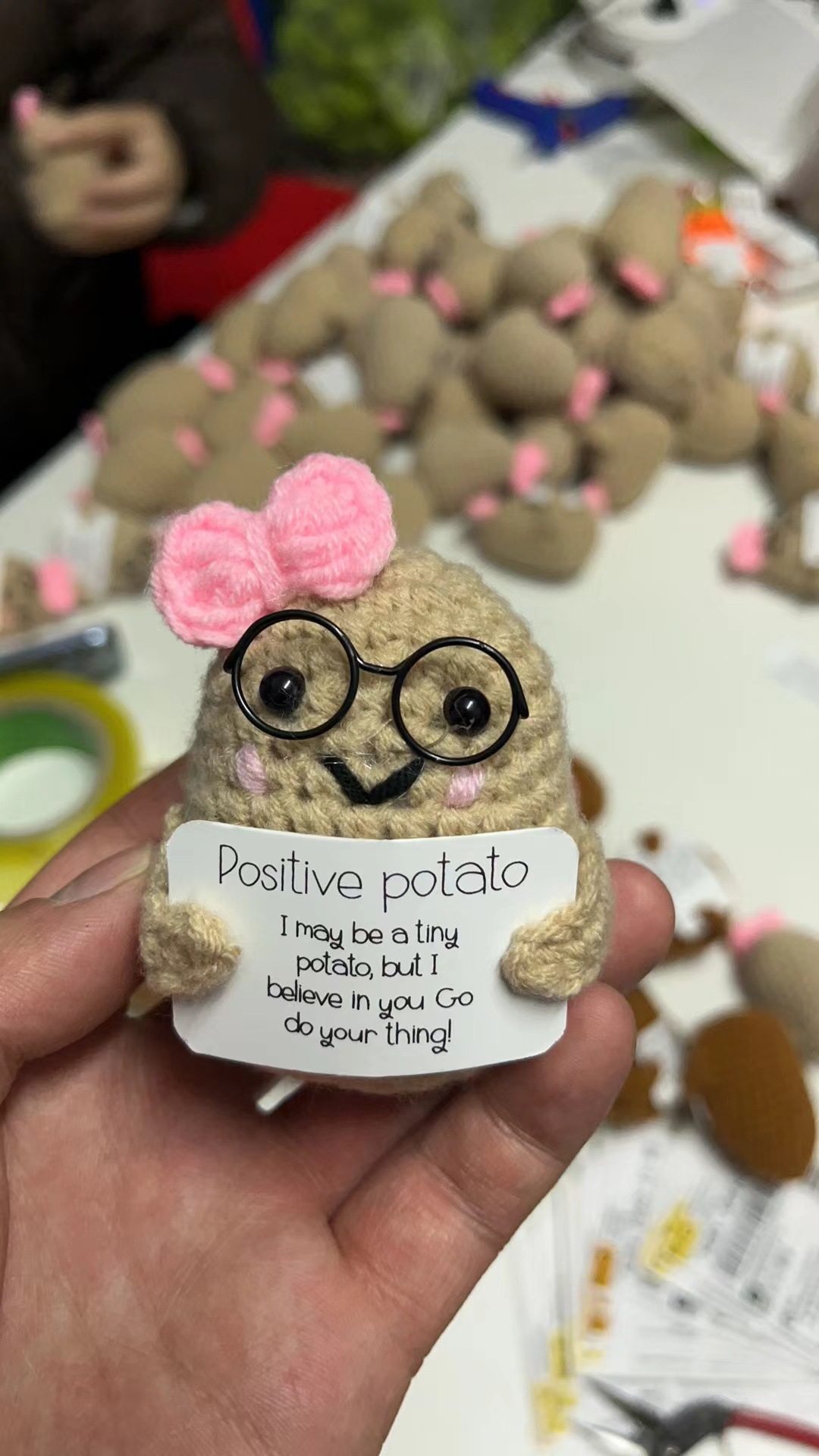Amazon positivepotato hilado de lana tejida ganchillo patata divertida descompresión muñeca tejida a mano