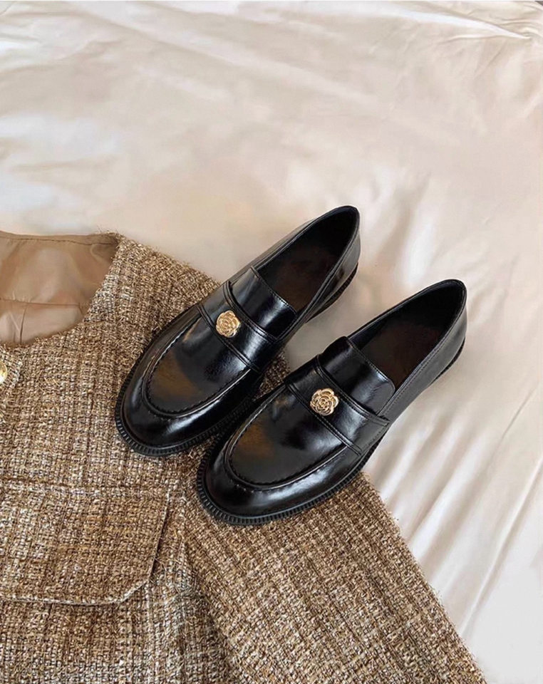 Giày lười nữ da bò đế dày thêu hoa trà, gót vừa 3–5 cm, kiểu mới — Điểm đen, Đốm nâu chi tiết 12