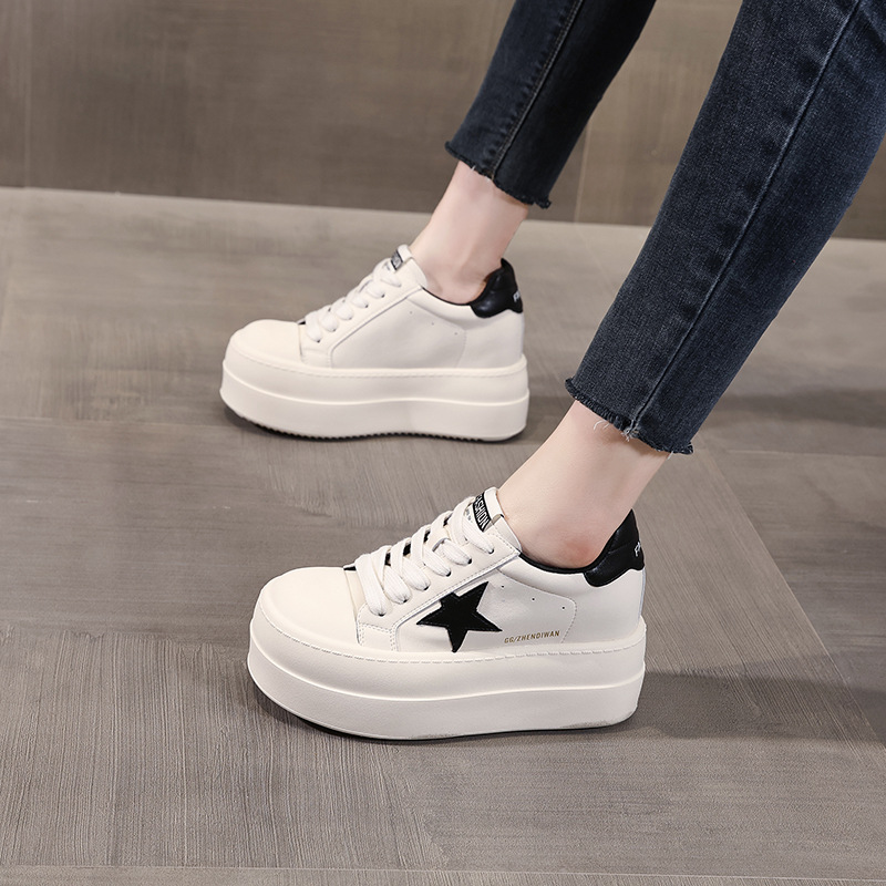 Giày sneaker nữ chunky đế dày tăng chiều cao, form thể thao mùa xuân — Màu đỏ be