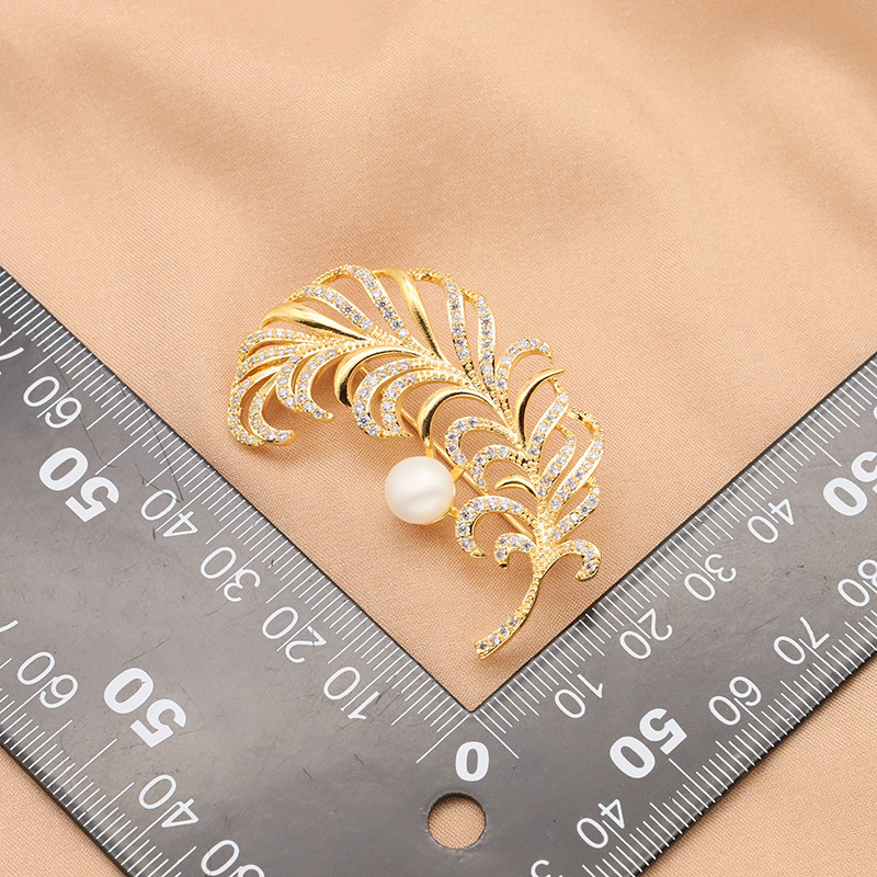 Broche de perlas naturales de agua dulce para mujer, broche retro de alta gama a la moda, nuevo estilo con baño de oro real, venta al por mayor del fabricante. image 4
