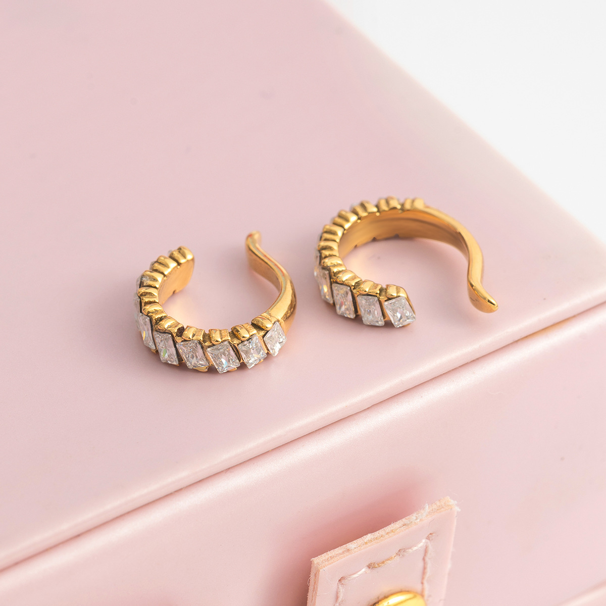 Wanxing europa y americana acero inoxidable galvanizado 18K oro blanco simple orejas de zircón transfronterizas venta caliente universal no desvanecerse mujeres