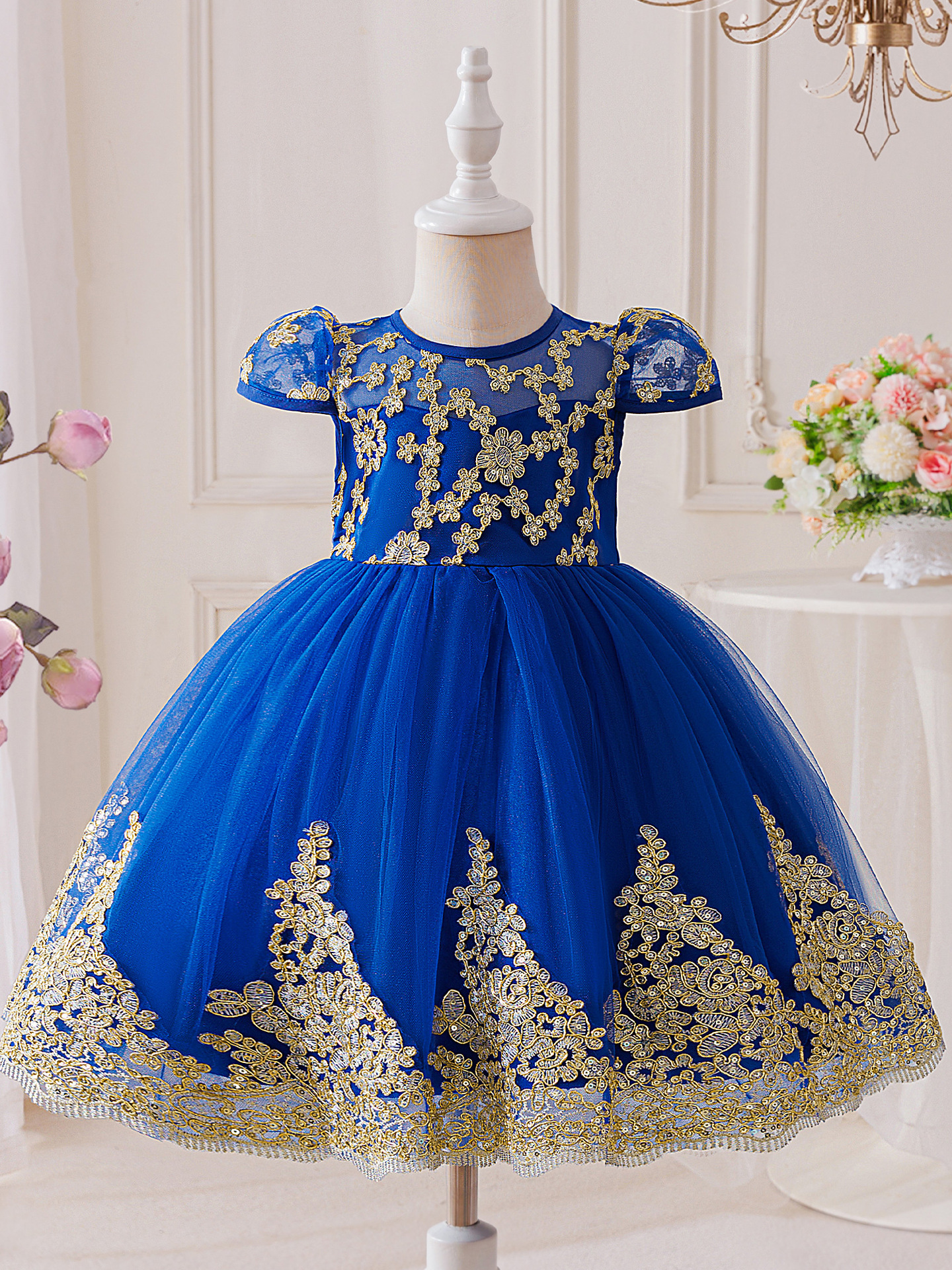 Vestido de niña pequeña y mediana de Amazon, vestido de princesa, vestido de niña de flores occidental bordado, manga voladora pequeña, falda de tutú de malla de lazo grande