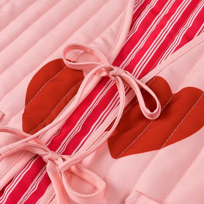 Naisten vaatteet syksyllä 2024 uusi katumuoti rento V-love-toppi_voghion.com