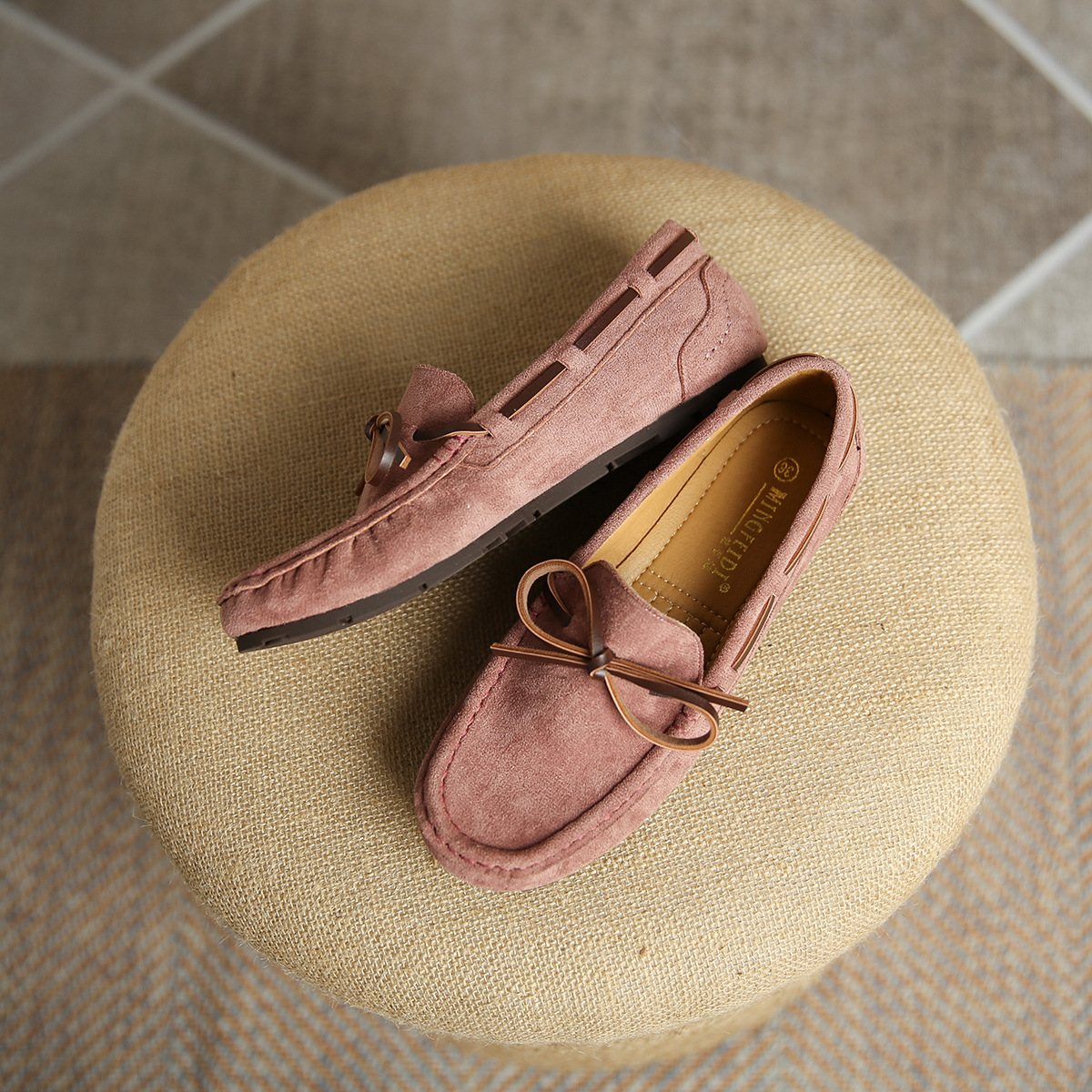 Mocasines para mujer Primavera y otoño 2023 nuevos zapatos de suela blanda con arco para mujer zapatos planos slip-on para mujer de talla grande 41-43