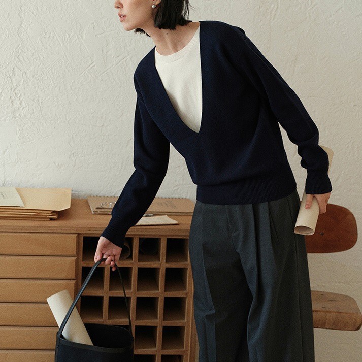 Seamless Wardrobe Fashionable Knowledge Style Contrast Color Fake Two-Piece Large Collar Sweater Top