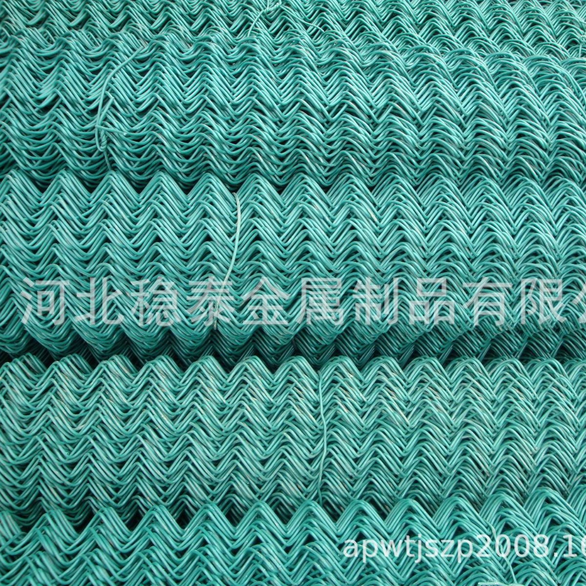 厂家供应超宽绿色包塑勾花网、菱形孔网、操场围栏网