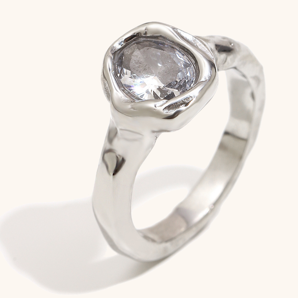 Anello scintillante da donna, realizzato con romanticismo. Elegante e comodo, progettato per esaltare il tuo fascino. Un gioiello discreto ma splendido per gli appuntamenti._voghion.com
