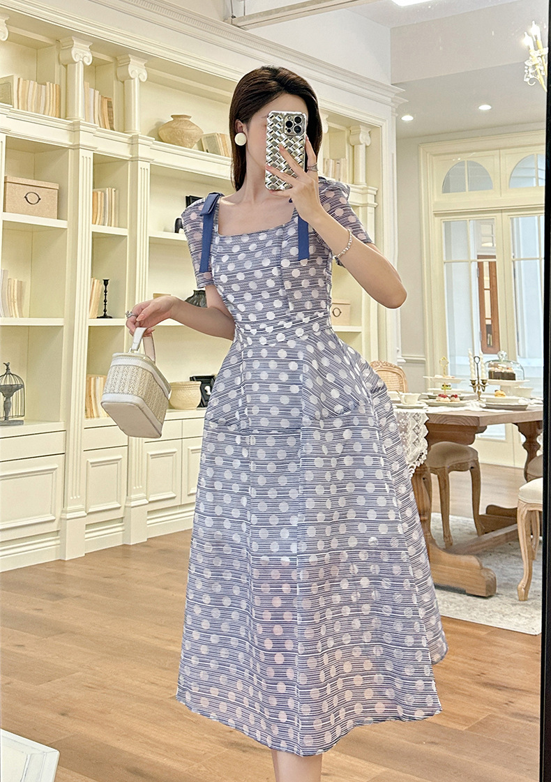 Váy chấm bi cổ vuông tay phồng viền lớn phong cách Hồng Kông — chấm bi màu xanh chi tiết 9