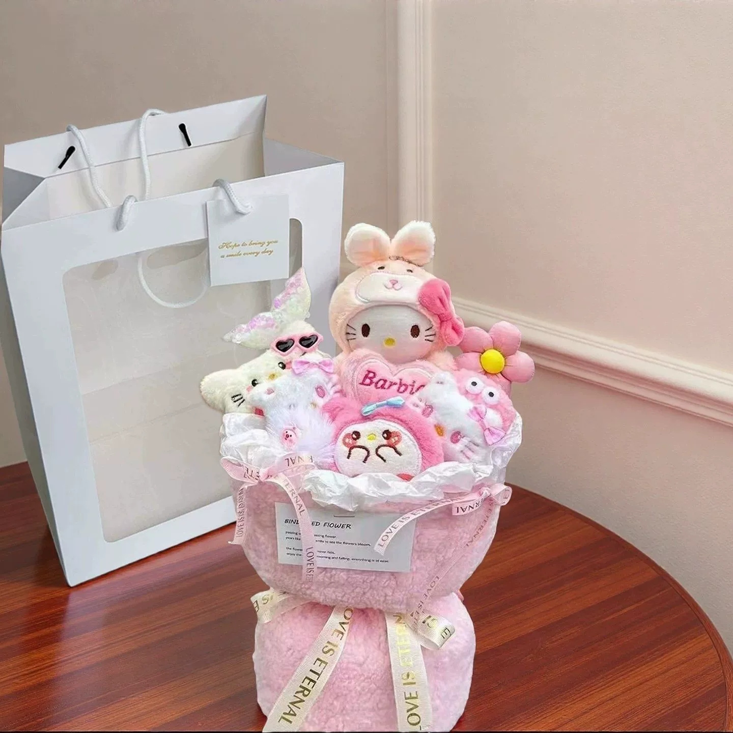 Плюшевый букет Hello Kitty, 30×22×35 см, с LED‑подсветкой, подарочным пакетом и открыткой