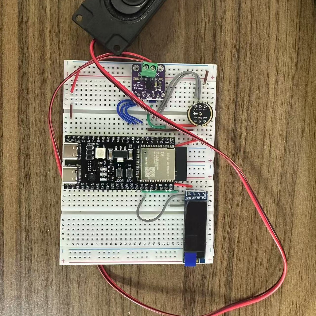 虾哥推荐人工智能AI 板载esp32-S3-N16R8 带WIFI小智AI人机对话