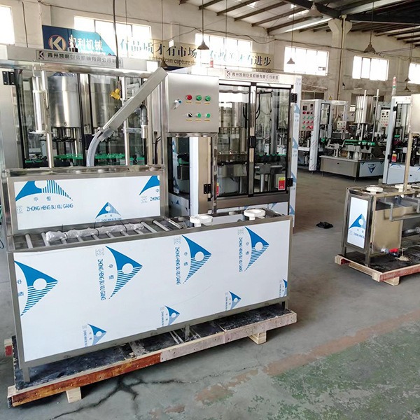 供应大桶水半自动灌装机 桶装饮用水灌装机 纯净水灌装压盖