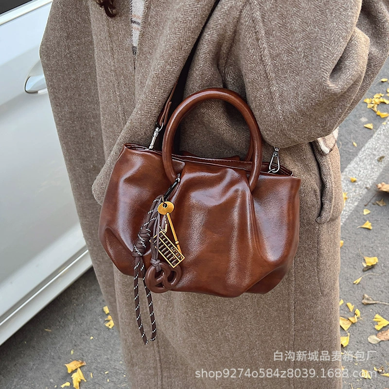 Дизайнерская ручная сумка красного цвета с бордовым оттенком, маленькая, через плечо