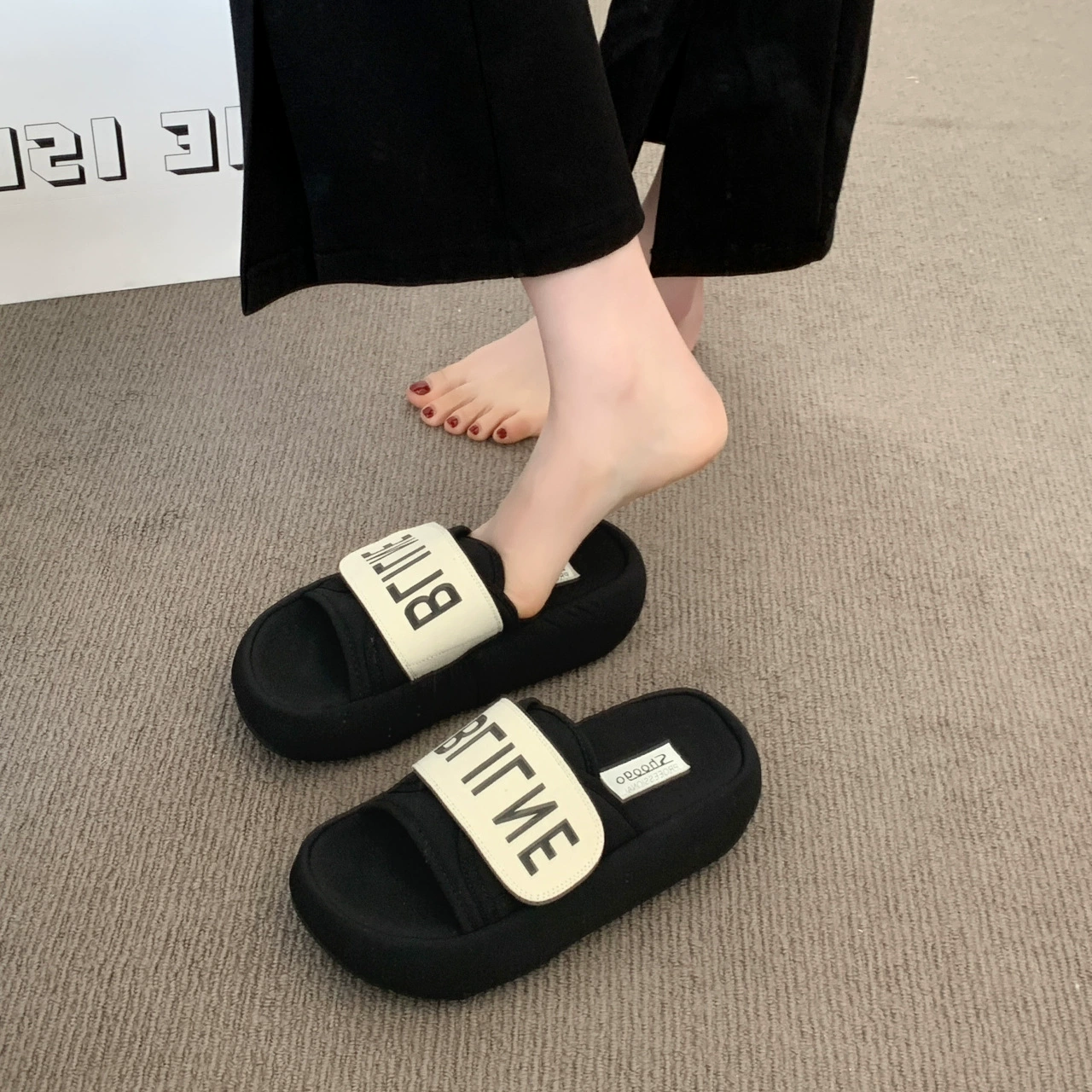 Женские летние босоножки на толстой подошве, новая модель 2025 года, с юбкой, французский супер тренд, увеличивающие рост, на липучке.