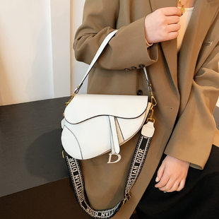White shoulder bag, handheld straps, underarm bag, bag strap one shoulder, internet celebrity