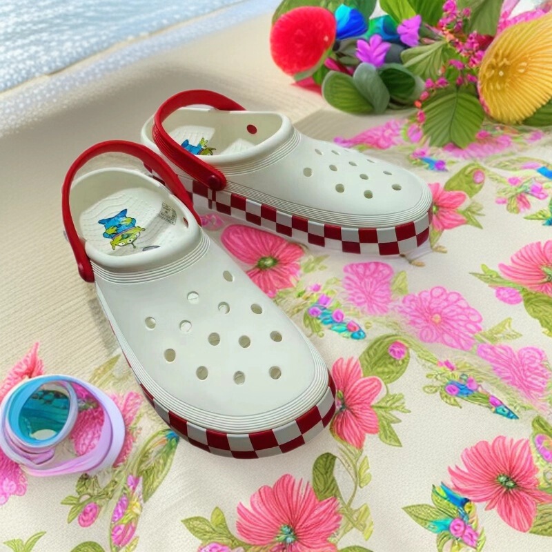 Cross Toy Story Co-Branded Three-Eyed Boy and Girl Summer Outdoor Leisure Clogs Beach Sandals