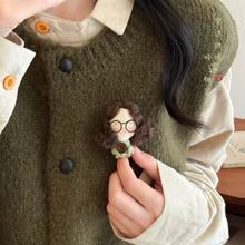 可爱玩偶小兔子胸针女款2025新款设计感小众毛衣别针配大衣固定扣