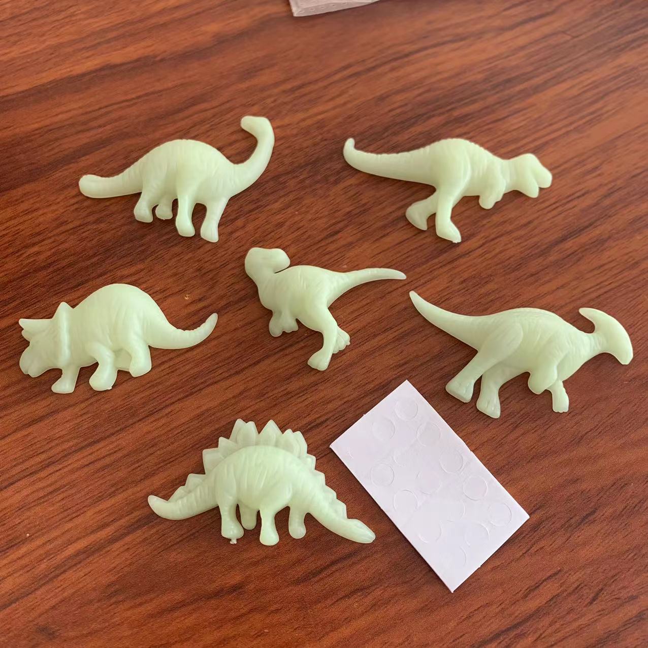 Pegatinas de pared de dinosaurios estéreo luminosas creativas, parches fluorescentes estéreo 3D, pegatinas para refrigerador de habitación de niños, decoración, suministro transfronterizo