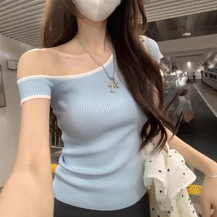 б��ײɫ����ᘿ���Ů2025�����¿������LС����������¶�����³�