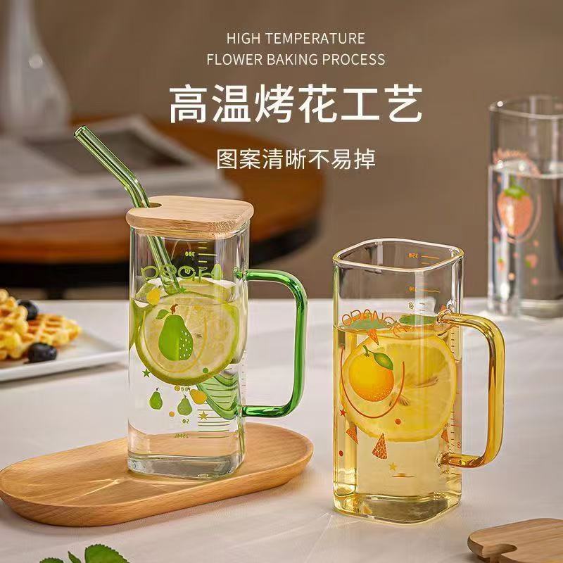 高ホウ素シリコンガラスの四角いコップのジュースのリボンは蓋のストローの杯の花のお茶の角の杯の耐熱の家庭の目盛りのコップを持ちます。|undefined