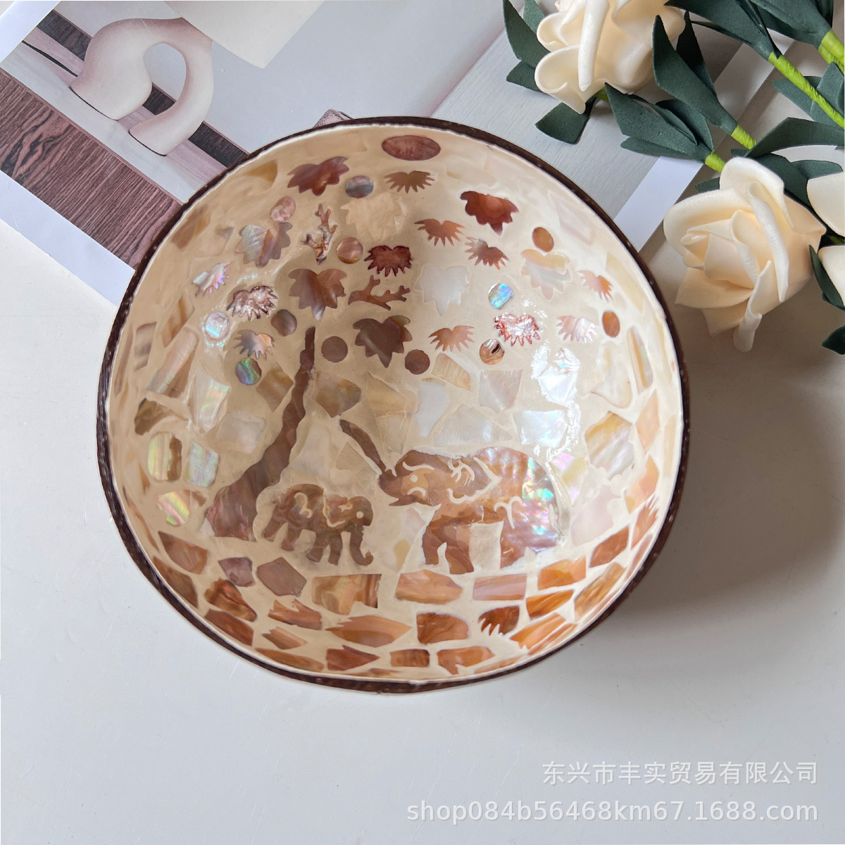 나무 아래 엄마 코끼리 모델